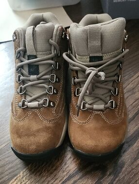 Hi-Tec Brown Suede Lace-Up Boots with Gray Accents
